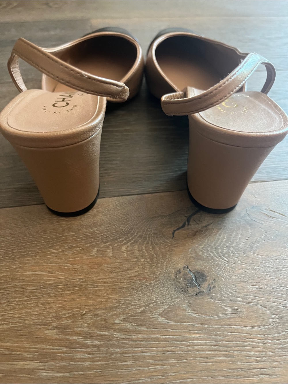 CHANEL Two-Tone Beige and Black Slingback Pumps - Picture 3 of 6
